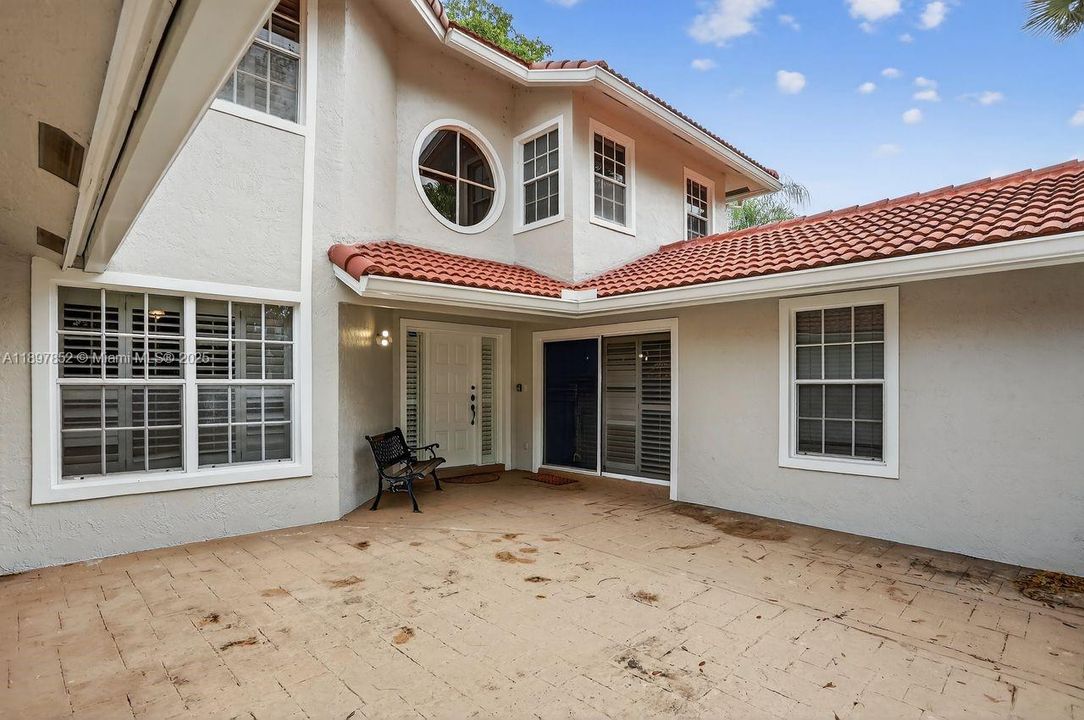 En Venta: $589,000 (4 camas, 4 baños, 2278 Pies cuadrados)