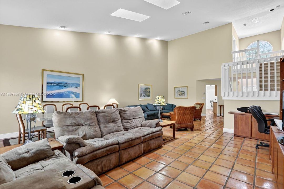 En Venta: $589,000 (4 camas, 4 baños, 2278 Pies cuadrados)