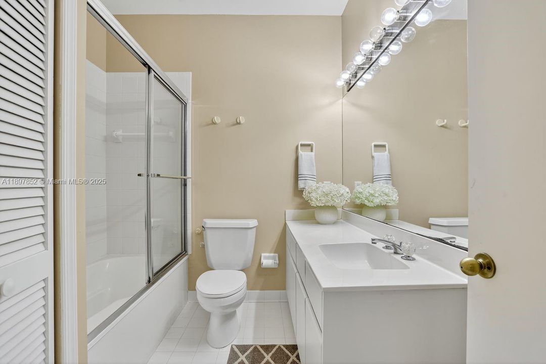 En Venta: $589,000 (4 camas, 4 baños, 2278 Pies cuadrados)