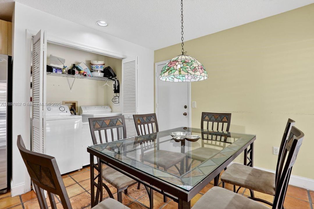 En Venta: $589,000 (4 camas, 4 baños, 2278 Pies cuadrados)