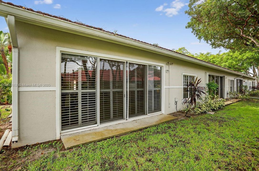 En Venta: $589,000 (4 camas, 4 baños, 2278 Pies cuadrados)