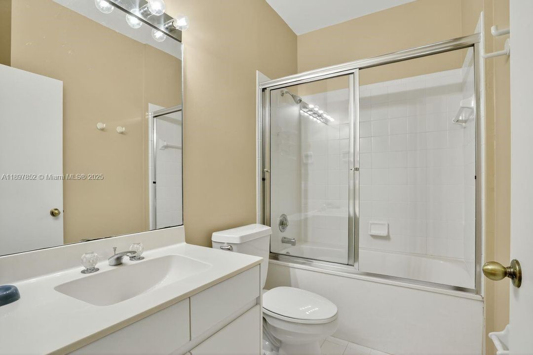 En Venta: $589,000 (4 camas, 4 baños, 2278 Pies cuadrados)