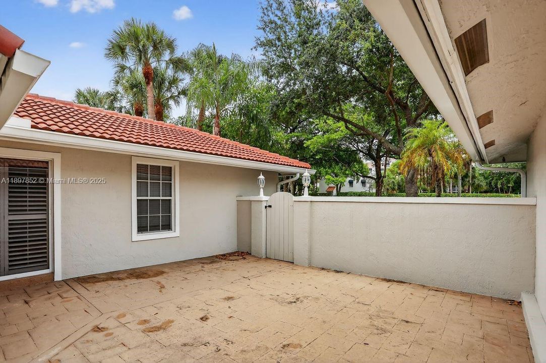 En Venta: $589,000 (4 camas, 4 baños, 2278 Pies cuadrados)