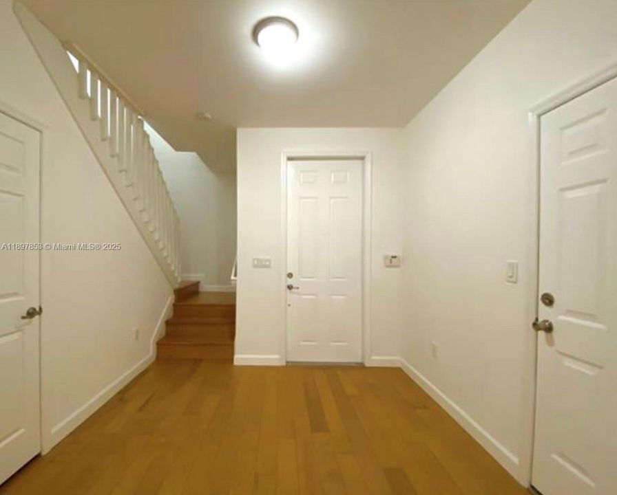 出租: $3,900 (3 贝兹, 2 浴室, 2021 平方英尺)