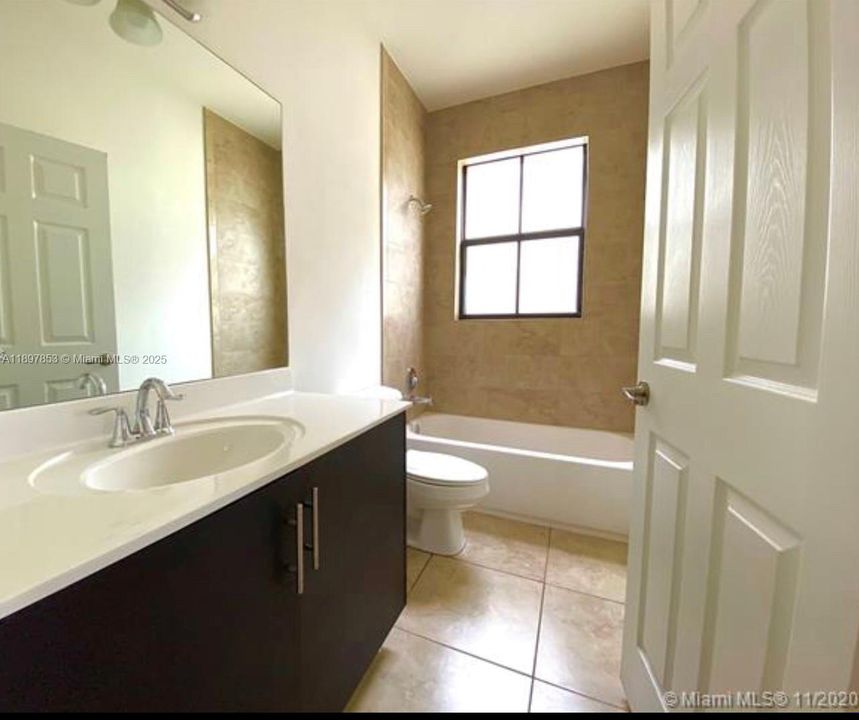 出租: $3,900 (3 贝兹, 2 浴室, 2021 平方英尺)