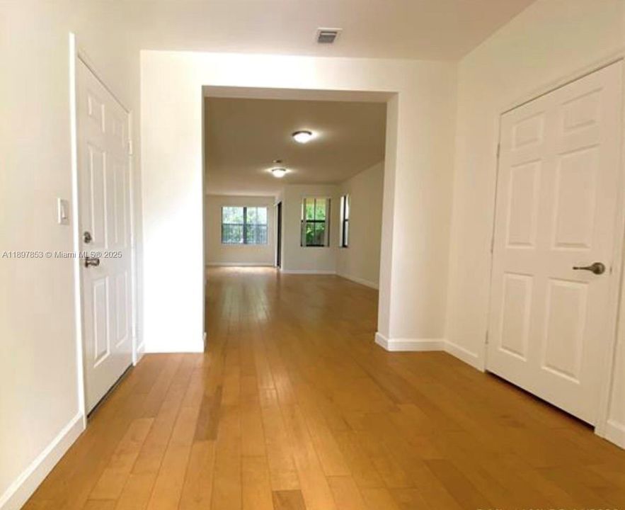 出租: $3,900 (3 贝兹, 2 浴室, 2021 平方英尺)