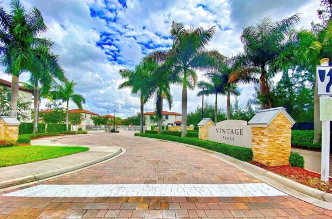 出租: $3,900 (3 贝兹, 2 浴室, 2021 平方英尺)