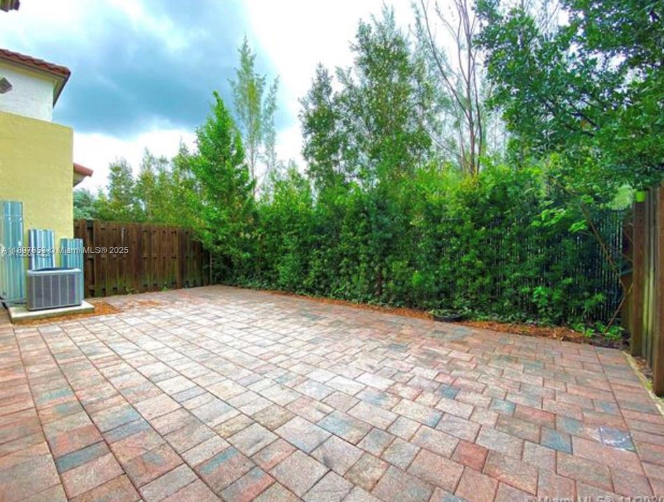 出租: $3,900 (3 贝兹, 2 浴室, 2021 平方英尺)