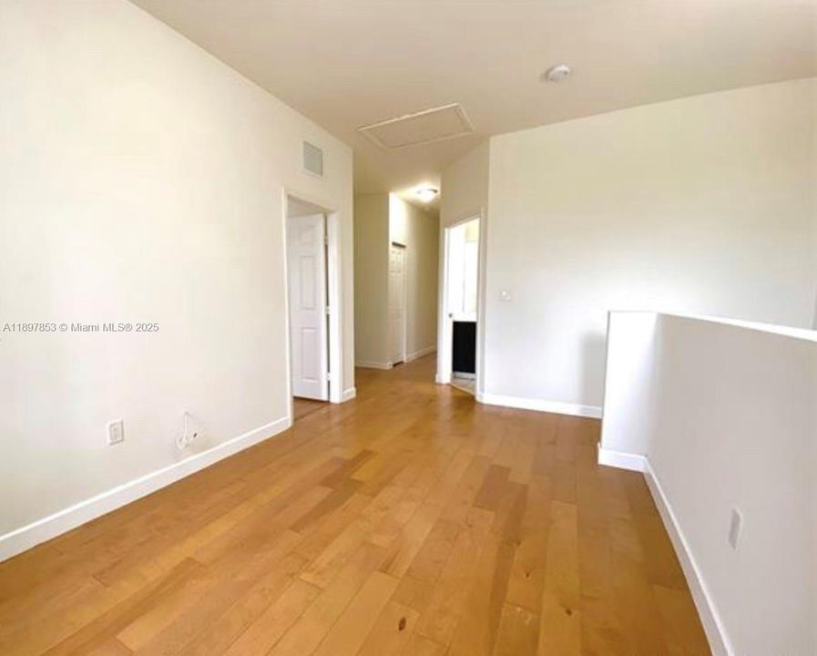 出租: $3,900 (3 贝兹, 2 浴室, 2021 平方英尺)