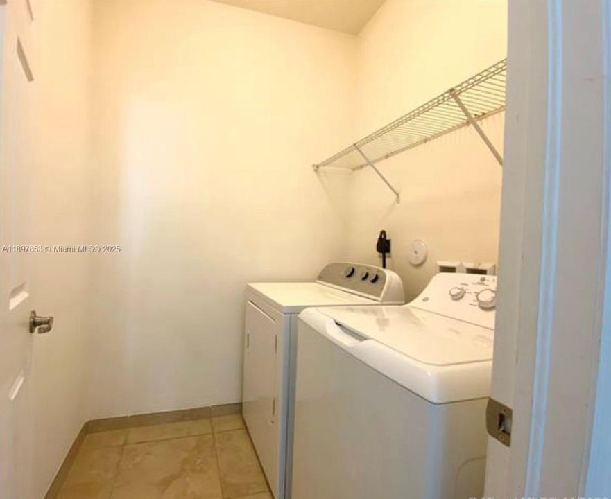 出租: $3,900 (3 贝兹, 2 浴室, 2021 平方英尺)