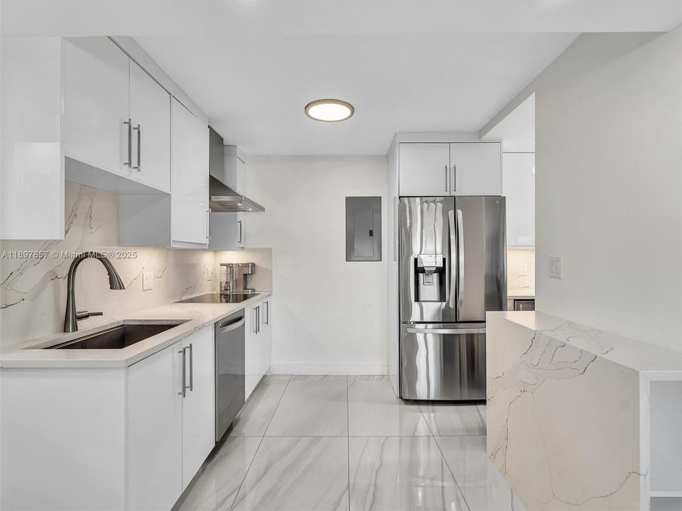 На продажу: $867,000 (3 спален, 2 ванн, 1700 Квадратных фут)