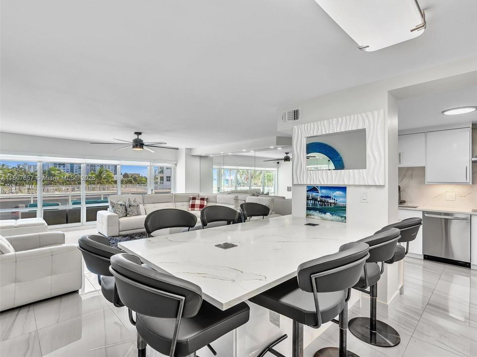 На продажу: $867,000 (3 спален, 2 ванн, 1700 Квадратных фут)