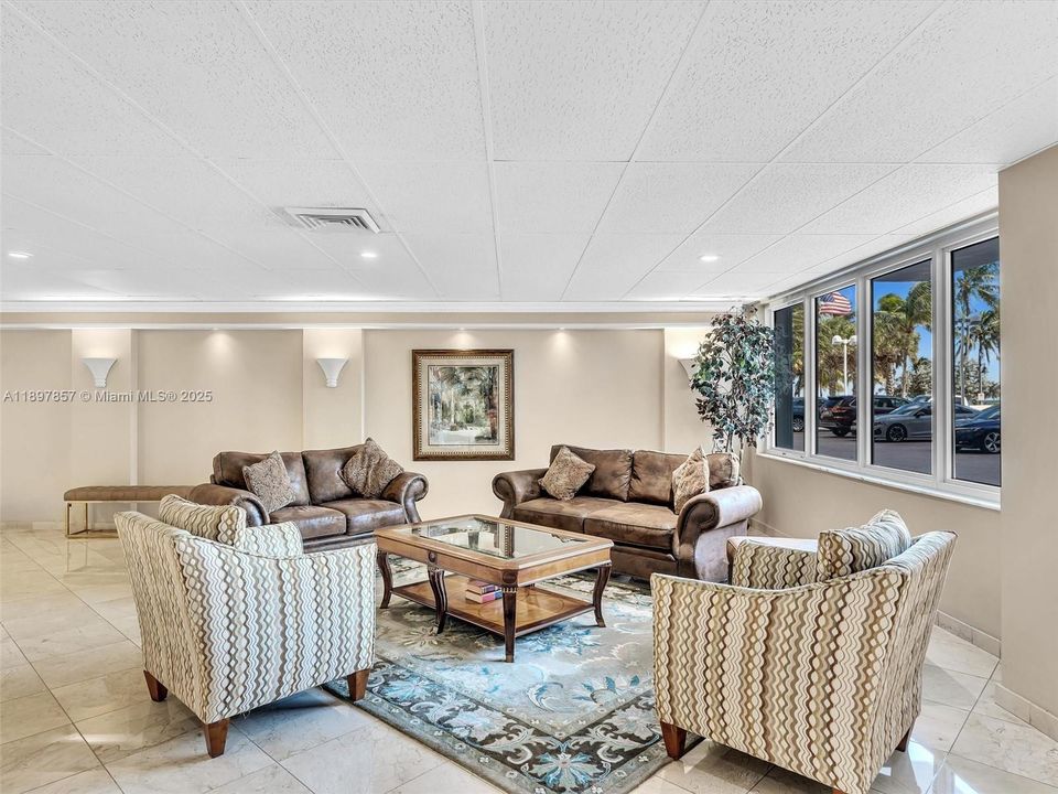 На продажу: $867,000 (3 спален, 2 ванн, 1700 Квадратных фут)