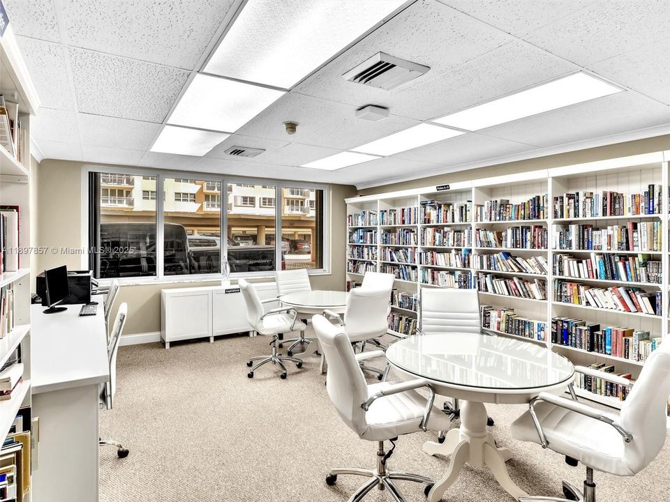 На продажу: $867,000 (3 спален, 2 ванн, 1700 Квадратных фут)