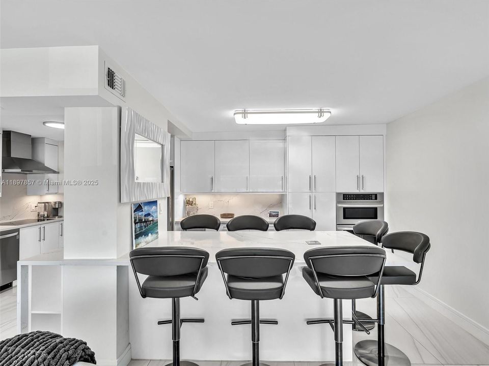 На продажу: $867,000 (3 спален, 2 ванн, 1700 Квадратных фут)