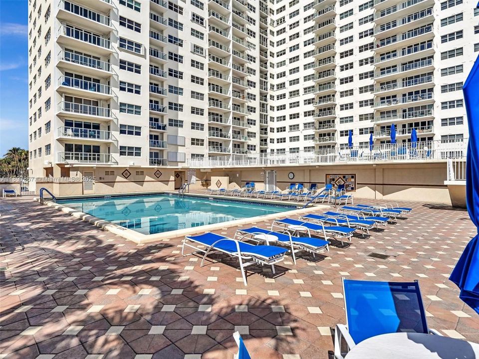 На продажу: $867,000 (3 спален, 2 ванн, 1700 Квадратных фут)