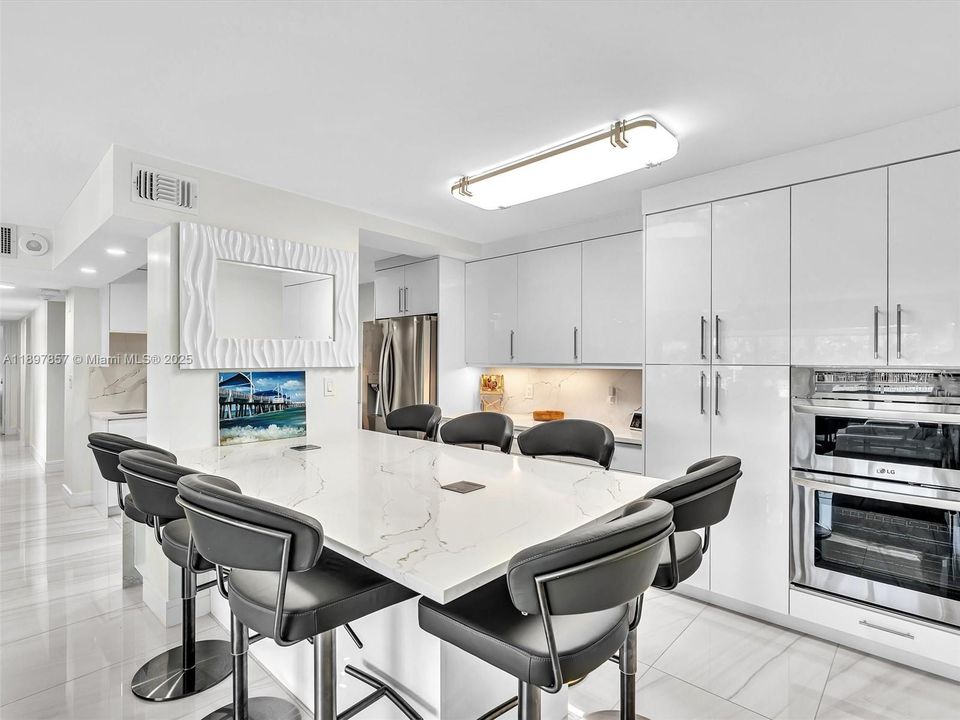 На продажу: $867,000 (3 спален, 2 ванн, 1700 Квадратных фут)