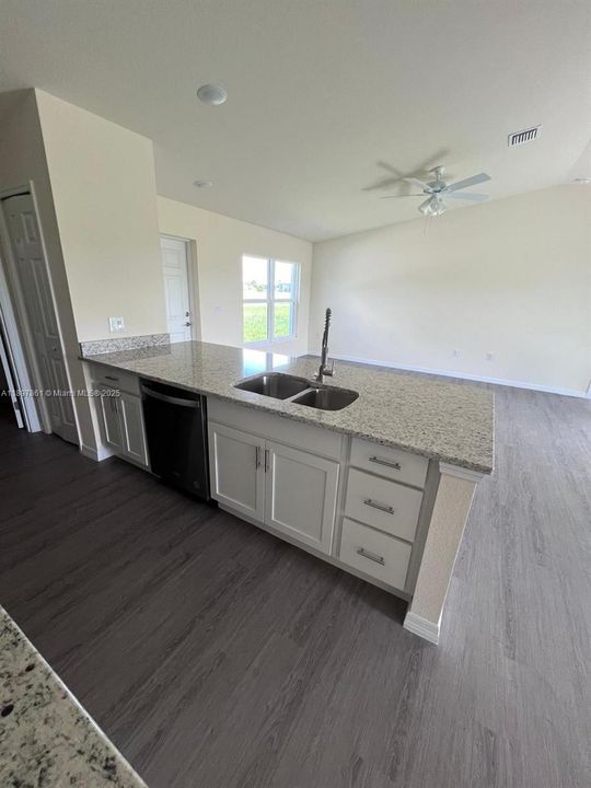 For Rent: $2,100 (3 beds, 2 baths, 0 Square Feet)