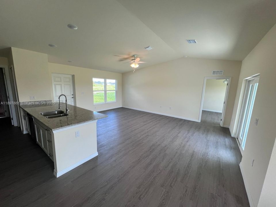 For Rent: $2,100 (3 beds, 2 baths, 0 Square Feet)