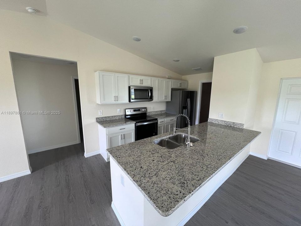 For Rent: $2,100 (3 beds, 2 baths, 0 Square Feet)