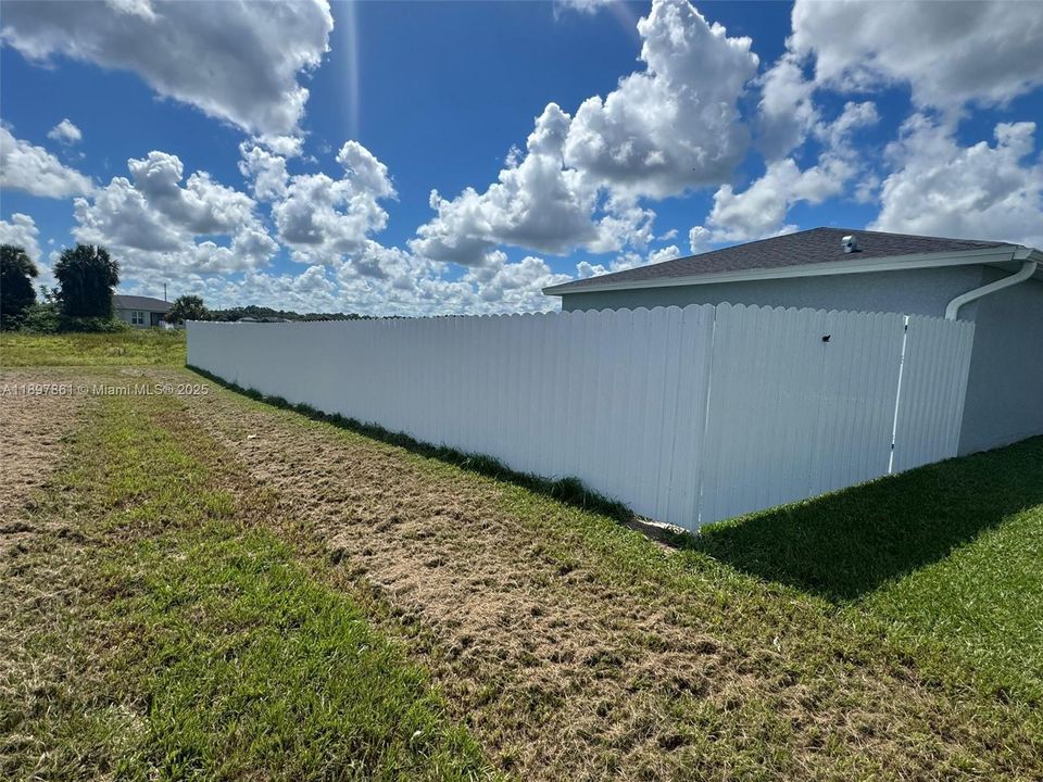 For Rent: $2,100 (3 beds, 2 baths, 0 Square Feet)