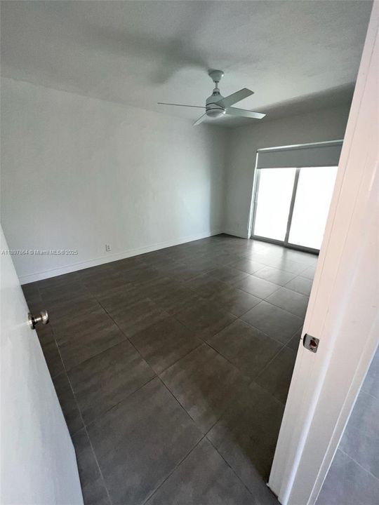 Active With Contract: $2,800 (1 beds, 1 baths, 725 Square Feet)