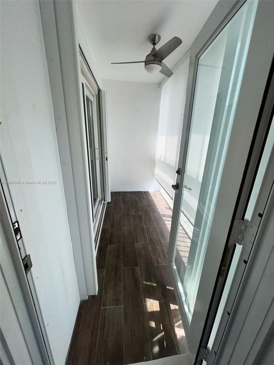 Active With Contract: $2,800 (1 beds, 1 baths, 725 Square Feet)