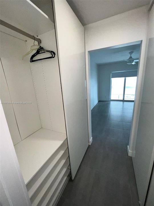 Active With Contract: $2,800 (1 beds, 1 baths, 725 Square Feet)