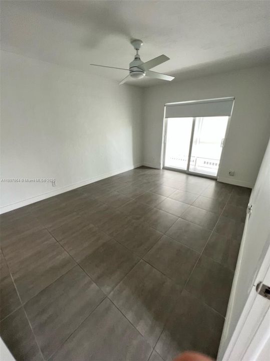 Active With Contract: $2,800 (1 beds, 1 baths, 725 Square Feet)