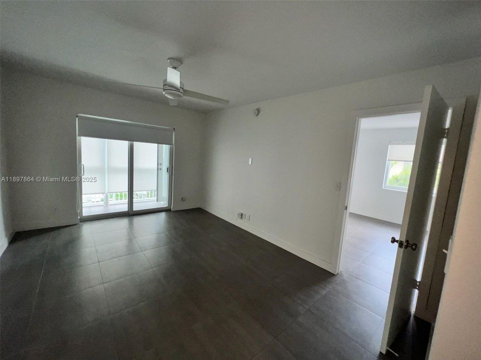 Active With Contract: $2,800 (1 beds, 1 baths, 725 Square Feet)