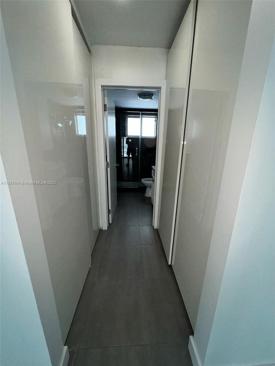 Active With Contract: $2,800 (1 beds, 1 baths, 725 Square Feet)