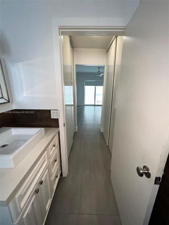 Active With Contract: $2,800 (1 beds, 1 baths, 725 Square Feet)
