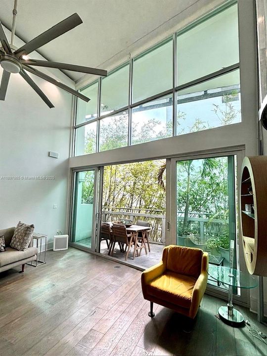 For Sale: $875,000 (1 beds, 1 baths, 804 Square Feet)