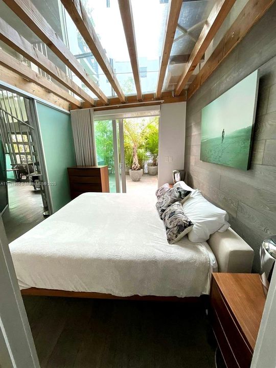 For Sale: $875,000 (1 beds, 1 baths, 804 Square Feet)