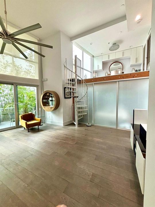 For Sale: $875,000 (1 beds, 1 baths, 804 Square Feet)