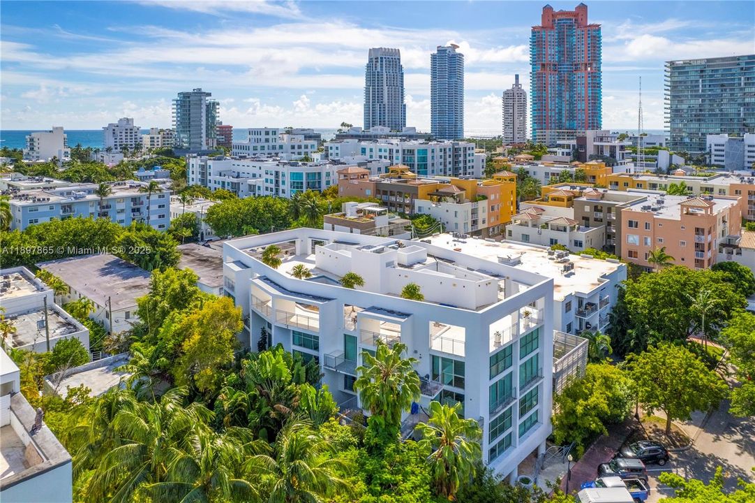 For Sale: $875,000 (1 beds, 1 baths, 804 Square Feet)