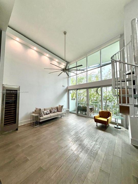 For Sale: $875,000 (1 beds, 1 baths, 804 Square Feet)