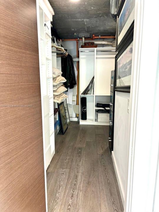 For Sale: $875,000 (1 beds, 1 baths, 804 Square Feet)