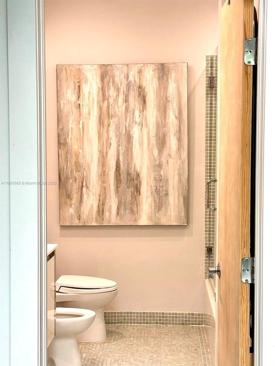 For Sale: $875,000 (1 beds, 1 baths, 804 Square Feet)