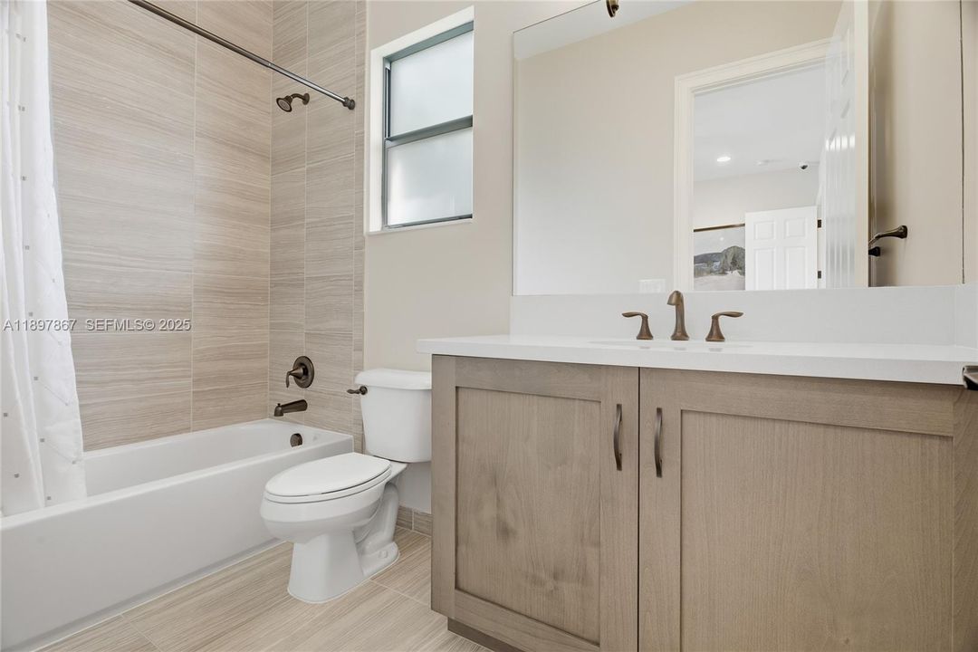 На продажу: $2,350,000 (5 спален, 5 ванн, 3968 Квадратных фут)