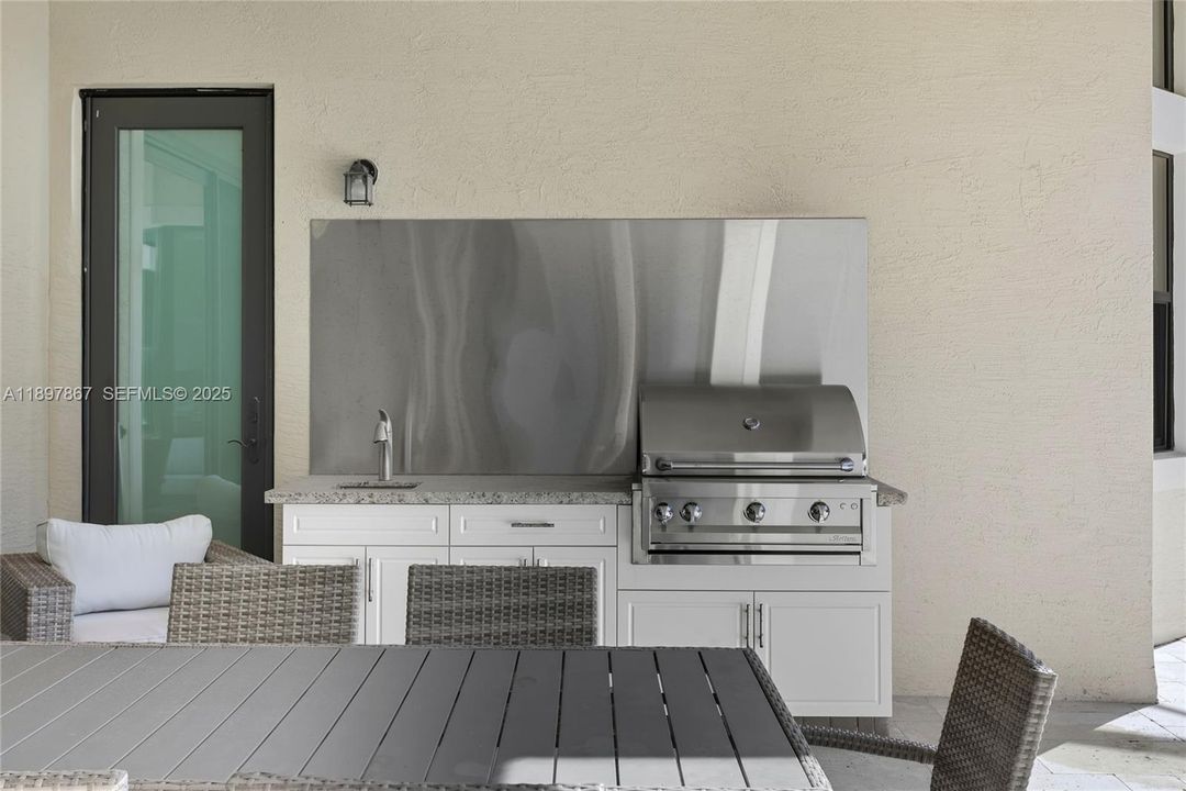 На продажу: $2,350,000 (5 спален, 5 ванн, 3968 Квадратных фут)