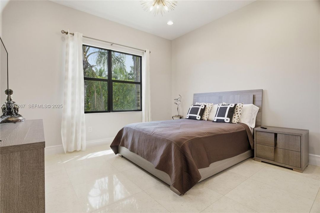 На продажу: $2,350,000 (5 спален, 5 ванн, 3968 Квадратных фут)