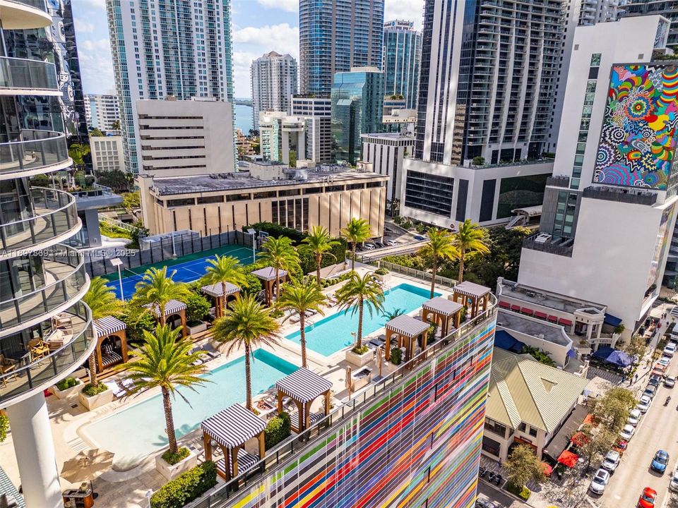 合同活跃: $1,625,000 (3 贝兹, 4 浴室, 1734 平方英尺)