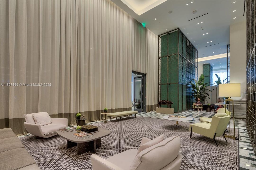 合同活跃: $1,625,000 (3 贝兹, 4 浴室, 1734 平方英尺)