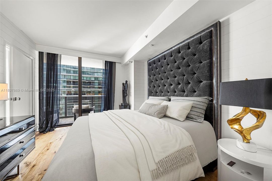 合同活跃: $1,625,000 (3 贝兹, 4 浴室, 1734 平方英尺)