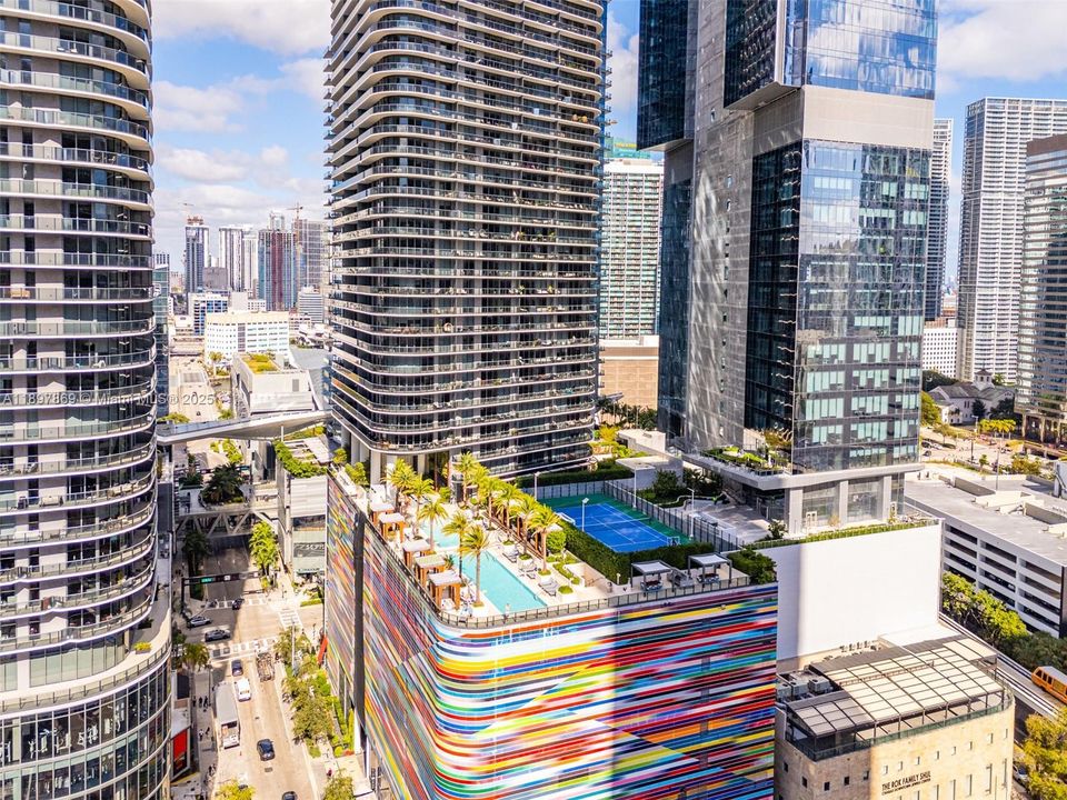 合同活跃: $1,625,000 (3 贝兹, 4 浴室, 1734 平方英尺)