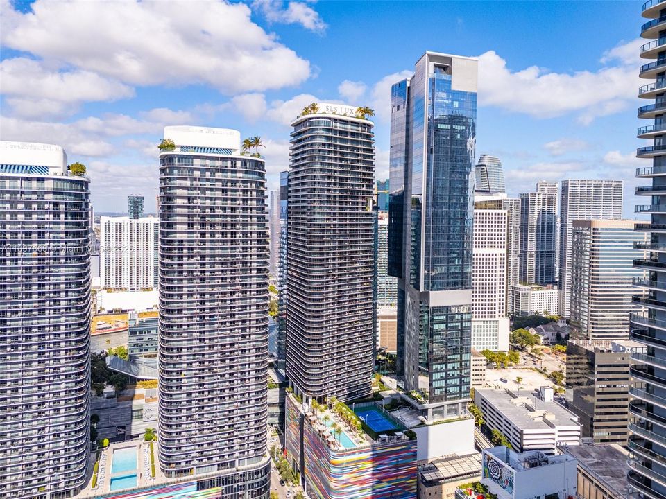 合同活跃: $1,625,000 (3 贝兹, 4 浴室, 1734 平方英尺)