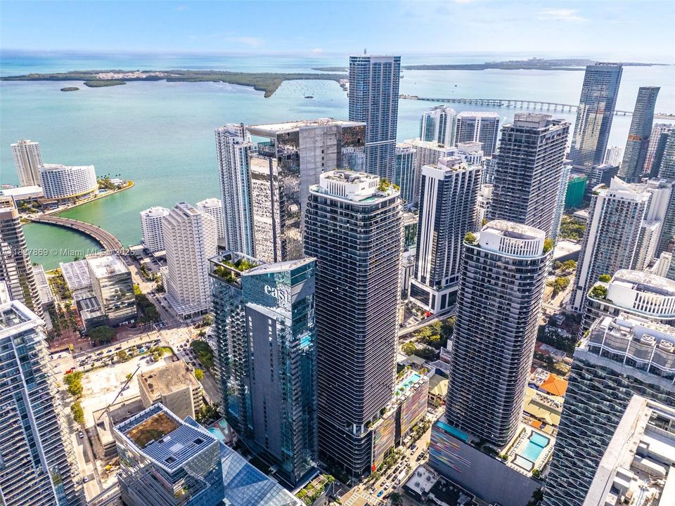 合同活跃: $1,625,000 (3 贝兹, 4 浴室, 1734 平方英尺)