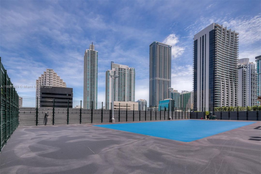 合同活跃: $1,625,000 (3 贝兹, 4 浴室, 1734 平方英尺)