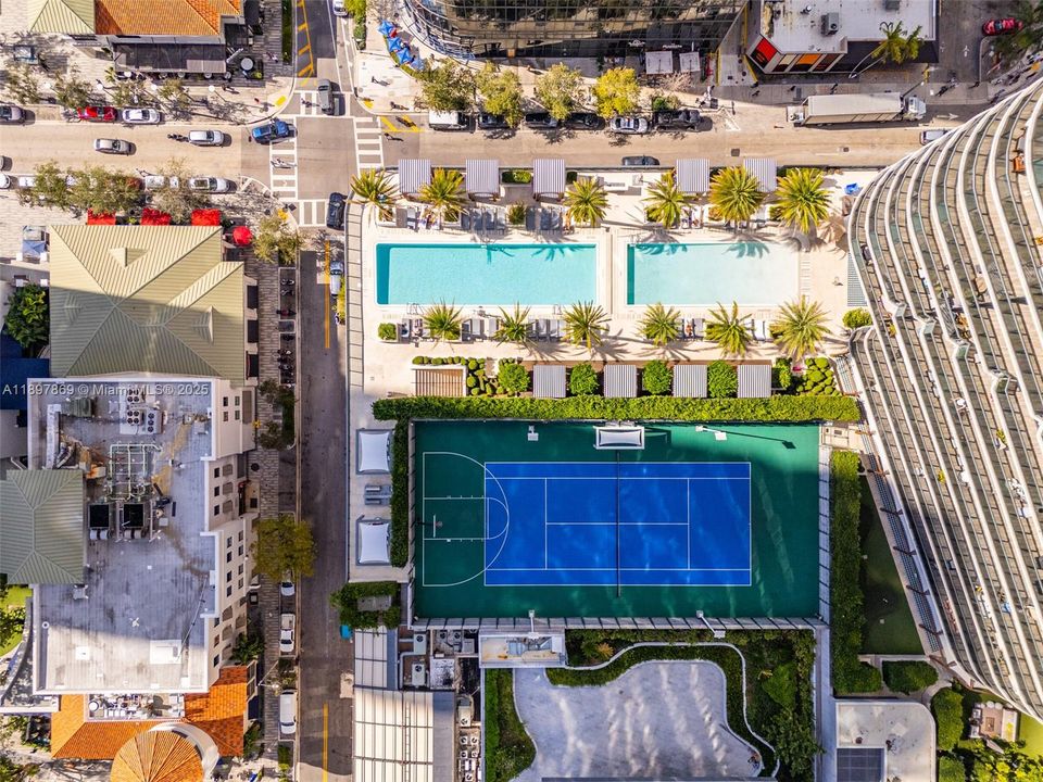 合同活跃: $1,625,000 (3 贝兹, 4 浴室, 1734 平方英尺)